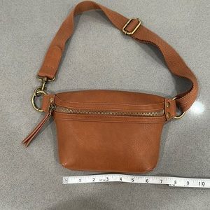 Universal Thread Brown Belt Bag. Excellent condition. Only worn once.